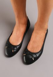 Czarne Balerinki z Subtelną Kokardką Namaki. Czarne baleriny Born2be, bez wzorów, eleganckie, bez obcasa, bez zapięcia. W wyprzedaży za 44.99 zł.