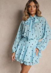 Niebieska Sukienka o Rozkloszowanym Kroju z Nietoperzowymi Rękawami i Wiązaniem Mironaria. Niebieskie sukienki Renee, na co dzień, m, bez wzorów, eleganckie, bez kołnierzyka, bez ramiączek, mini, kopertowe. W wyprzedaży za 143.99 zł.