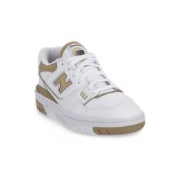 Buty do chodzenia damskie New Balance 550. Białe buty treningowe New Balance, bez wzorów, z materiału, bez zapięcia, trekkingowe. Za 620.60 zł.
