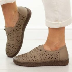 Khaki ażurowe skórzane półbuty damskie Potocki 15316. Brązowe półbuty wsuwane POTOCKI, na jesień, w ażurowe wzory, z jeansu, casualowe, z okrągłym noskiem, bez obcasa, na płaskiej podeszwie. Za 219.00 zł.