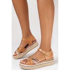 Brązowe Sandały Meepey. Brązowe sandały Born2be, z aplikacjami, ze skóry, eleganckie, bez obcasa, na koturnie, bez zapięcia. W wyprzedaży za 69.99 zł.