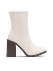 Jenny Fairy Botki MARLEE WS22398-08 Écru. Botki Jenny Fairy, bez wzorów, z syntetyku, bez obcasa, na słupku, bez zapięcia. Za 159.99 zł.