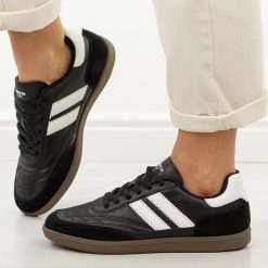 Czarne półbuty damskie American Club RD34. Czarne buty sportowe lifestyle American CLUB, na jesień, bez wzorów, z jeansu, klasyczne, z okrągłym noskiem, bez obcasa, na płaskiej podeszwie. Za 179.00 zł.