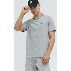 Converse t-shirt bawełniany kolor szary gładki. Szare t-shirty Converse, l, z aplikacjami, z bawełny, bez kołnierzyka, bez ramiączek. Za 119.99 zł.