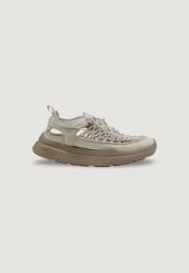 Buty sportowe Kobieta KEEN Uneek. Białe trekkingi Keen, bez wzorów, z syntetyku, bez zapięcia, trekkingowe. Za 601.35 zł.
