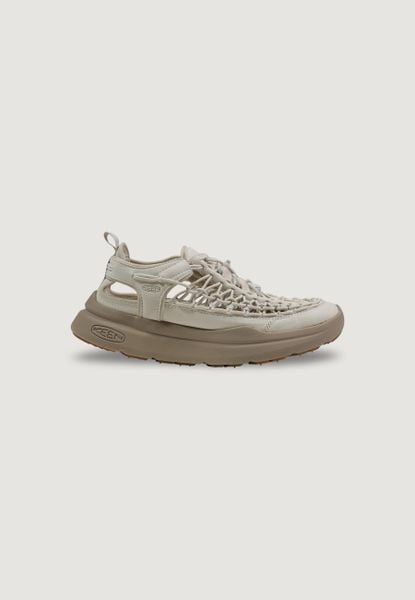Buty sportowe Kobieta KEEN Uneek. Białe buty trekkingowe Keen, na lato, z syntetyku, bez zapięcia. Za 604.05 zł.