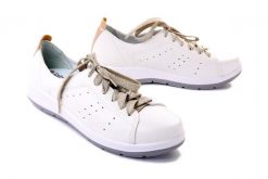 INBLU WG-26 white-platinum, półbuty damskie. Białe półbuty wsuwane Inblu, bez wzorów, bez obcasa. Za 54.95 zł.