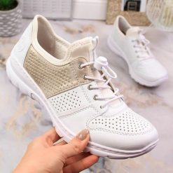 Komfortowe półbuty damskie sportowe białe Rieker L3254-80. Białe buty sportowe lifestyle Rieker, bez wzorów, ze skóry ekologicznej, sportowe, bez zapięcia. Za 339.00 zł.