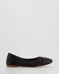 BALERINY Z KLAMRĄ 21673-B BLACK. Czarne baleriny Venezia, bez wzorów, ze skóry, bez obcasa, bez zapięcia. Za 199.00 zł.