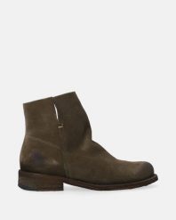 ZAMSZOWE BOTKI W ZIELONYM KOLORZE M014SUGROBB012. Zielone botki Venezia, bez wzorów, ze skóry, bez obcasa, bez zapięcia. Za 579.00 zł.