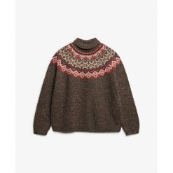Sweter z golfem damski w jaquardzie Superdry. Brązowe swetry Superdry, l, bez wzorów, prążkowane, eleganckie, bez ramiączek. Za 294.50 zł.