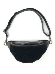 Marlon Skórzana saszetka w kolorze czarnym - 29 x 13 x 8 cm rozmiar: onesize. Czarne nerki i saszetki Marlon, bez wzorów, z materiału, sportowe, bez dodatków. Za 206.91 zł.