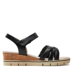 Sandały Caprice. Czarne sandały Caprice, bez wzorów, bez obcasa, na koturnie, bez zapięcia. Za 299.99 zł.