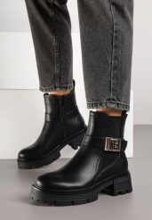 Czarne Botki Sztyblety Zdobione Metaliczną Aplikacją Cedorie. Czarne botki Renee, z aplikacjami, z jeansu, eleganckie, bez obcasa, na płaskiej podeszwie, bez zapięcia. Za 189.99 zł.