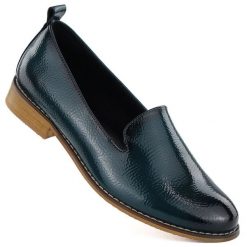 Półbuty damskie lakierowane lordsy granatowe Potocki 19337. Półbuty wsuwane POTOCKI, bez wzorów, z lakierowanej skóry, bez obcasa. Za 159.99 zł.