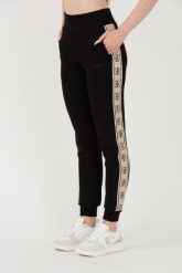 GUESS Czarne damskie spodnie dresowe Britney Jogger, Rozmiar M. Czarne spodnie dresowe Guess, z aplikacjami, z dresówki. W wyprzedaży za 239.99 zł.