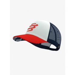 Czapka z daszkiem Compressport Trucker Cap - sugar/blues. Czerwone czapki z daszkiem Compressport, bez wzorów, sportowe. Za 140.99 zł.