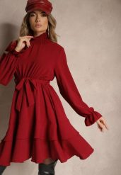Bordowa Sukienka z Falbankami i Golfem z Gumką w Talii i Dodatkowym Wiązanym Paskiem Savire. Czerwone sukienki Renee, na co dzień, bez wzorów, eleganckie, bez kołnierzyka, bez ramiączek, mini. W wyprzedaży za 67.99 zł.