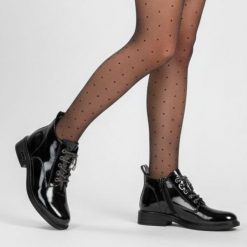 Botki damskie S. Barski, eleganckie na płaskim obcasie i skórzane lakierowane, czarne, MR52-124. Czarne botki S.BARSKI, bez wzorów, z lakierowanej skóry, eleganckie, bez obcasa, na płaskiej podeszwie, bez zapięcia. Za 249.00 zł.