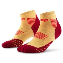 Damskie skarpety kompresyjne do biegania sportowe za kostkę Core Run CEP. Czerwone skarpetki CEP, bez wzorów, z elastanu. Za 79.00 zł.