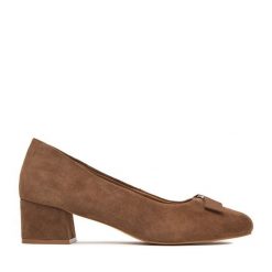 Czółenka Lasocki. Brązowe czółenka Lasocki, bez wzorów, bez obcasa, bez zapięcia. Za 249.99 zł.