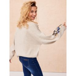 Sweter Damski Czarter BS Jasny Beż / Dpa 42. Swetry blue shadow, bez wzorów, z bawełny, bez ramiączek. Za 239.90 zł.