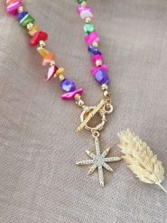 Nakkash Pozłacany naszyjnik z kamieniami szlachetnymi - dł. 45 cm rozmiar: onesize. Białe naszyjniki Nakkash, z materiału, z cyrkonią, pozłacane. Za 43.99 zł.