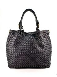 Amara Skórzany shopper bag "Quattro" w kolorze czarnym - 42 x 33 x 17 cm rozmiar: onesize. Czarne shopper bag Amara, bez wzorów, z materiału, bez dodatków. Za 456.87 zł.