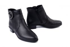 RIEKER Y0797-00 black, botki damskie. Czarne botki Rieker, bez wzorów, bez obcasa, na obcasie, bez zapięcia. Za 246.94 zł.