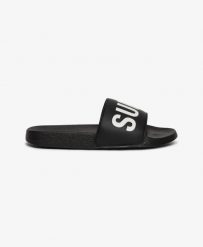 Superdry Pool Sliders klapki z wyściełanym paskiem – Black. Czarne klapki Superdry, bez wzorów, z poliesteru, bez obcasa, bez zapięcia. Za 147.75 zł.