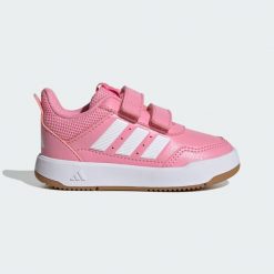 Buty Tensaur Sport 3.0 Infants. Białe buty treningowe adidas, bez wzorów, bez zapięcia, na jogę i pilates. W wyprzedaży za 97.30 zł.