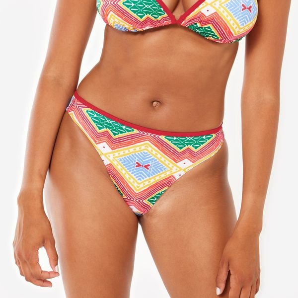 Dół kostiumu kąpielowego surfingowego damski Olaian Nina Sangria. Czerwone bikini OLAIAN, bez wzorów, z elastanu, klasyczne. W wyprzedaży za 19.99 zł.