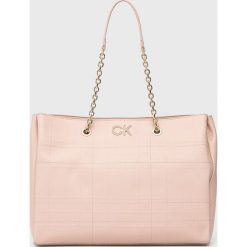 Calvin Klein torebka kolor różowy. Czerwone shopper bag Calvin Klein, bez wzorów, na ramię, bez dodatków. Za 799.99 zł.