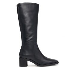 Kozaki Calvin Klein. Czarne kozaki Calvin Klein, bez wzorów, bez obcasa, na słupku, bez zapięcia. Za 949.99 zł.