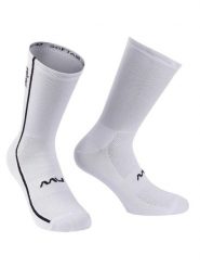 Skarpety rowerowe NORTHWAVE Apres Race Sock 18 cm biały. Białe skarpetki Northwave, bez wzorów, z dzianiny. Za 39.00 zł.