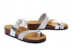 DR. BRINKMANN 700525-92 silber, klapki damskie. Szare klapki Dr. Brinkmann, bez wzorów, bez obcasa, na koturnie, bez zapięcia. Za 204.90 zł.