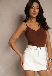 Brązowy Top na Ramiączkach z Bawełny Zdobiony Koronką Saviune. Brązowe topy Renee, l, z aplikacjami, z bawełny, biznesowe, bez kołnierzyka, bez ramiączek. W wyprzedaży za 23.99 zł.