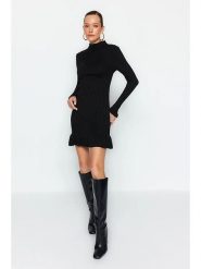 Trendyol Sukienka dzianinowa w kolorze czarnym rozmiar: S. Czarne sukienki Trendyol, s, bez wzorów, z dzianiny, bez kołnierzyka, bez ramiączek, mini. Za 74.11 zł.