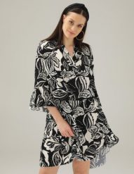 Wzorzysta sukienka mini. Czarne sukienki Unisono, bez wzorów, z wiskozy, bez kołnierzyka, bez ramiączek, mini. Za 159.00 zł.