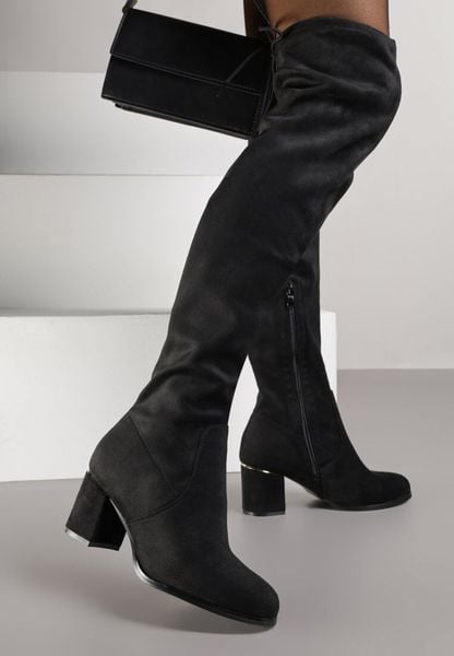 Czarne Kozaki za Kolano na Słupku z Wiązaniem z Tyłu Idinea. Czarne kozaki Born2be, bez wzorów, z jeansu, biznesowe, za kolano, bez obcasa, na obcasie, bez zapięcia. Za 159.99 zł.