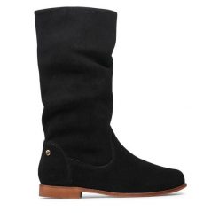Kozaki Maciejka. Czarne kozaki Maciejka, bez wzorów, bez obcasa, na płaskiej podeszwie, bez zapięcia. Za 479.99 zł.