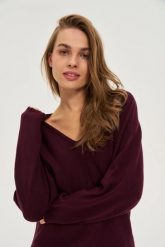 Sweter z dekoltem w serek burgundowy. Czerwone swetry MOODO, l, bez wzorów, z poliamidu, bez ramiączek. Za 119.99 zł.
