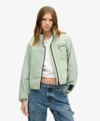 Superdry Kurtka Hybrid Trekker damska - Sea Green. Zielone kurtki Superdry, bez wzorów, z elastanu, bez kaptura. Za 481.35 zł.