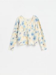 Wzorzysty sweter - jasnoniebieski. Niebieskie swetry Reserved, l, bez wzorów, z dzianiny, bez ramiączek. Za 139.99 zł.