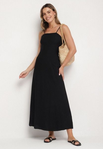 Czarna Rozkloszowana Sukienka z Wiskozą Meravela. Czarne sukienki Born2be, na co dzień, l, bez wzorów, z wiskozy, eleganckie, bez kołnierzyka, bez ramiączek, maxi, rozkloszowane. Za 89.99 zł.