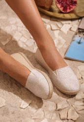 Beżowe Espadryle Loving Tonight. Brązowe espadryle Renee, bez wzorów, bez obcasa, na płaskiej podeszwie. W wyprzedaży za 29.99 zł.