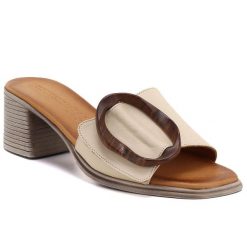 Skórzane klapki damskie na obcasie beżowe T.Sokolski L26-761. Brązowe klapki T.Sokolski, bez wzorów, ze skóry, bez obcasa, na obcasie, bez zapięcia. Za 269.99 zł.