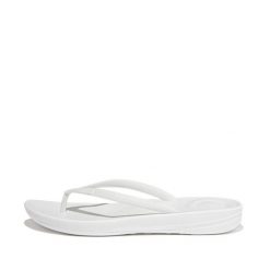 Klapki damskie FitFlop Iqushion. Białe klapki FIT FLOP, bez wzorów, sportowe, bez obcasa, bez zapięcia. Za 190.00 zł.