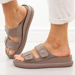 Skórzane apricot klapki damskie Vinceza 66916. Pomarańczowe klapki VINCEZA, bez wzorów, z jeansu, casualowe, bez obcasa, na platformie, bez zapięcia. Za 219.00 zł.