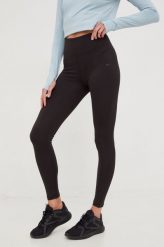 4F legginsy treningowe damskie kolor czarny gładkie. Czarne legginsy 4f, bez wzorów, ze skóry. W wyprzedaży za 96.99 zł.